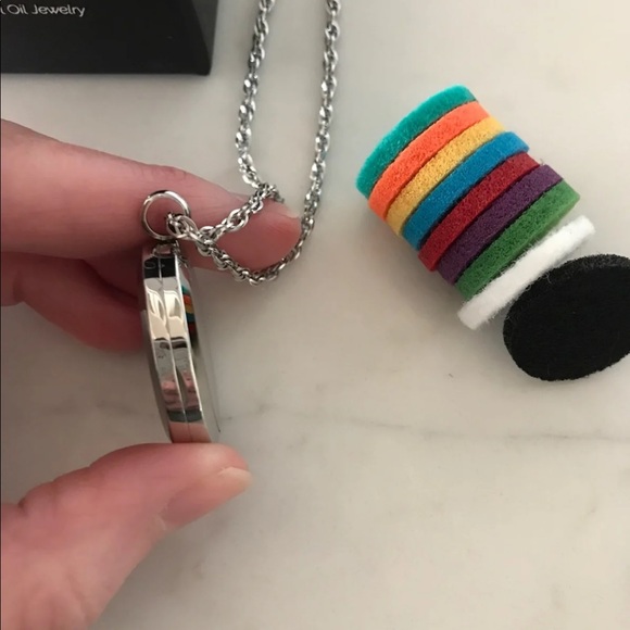 little Mermaid Ariel Essential Oil necklace - Picture 2 of 3